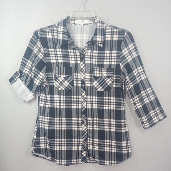 Eden & Olivia Tops - Eden & Olivia Women's plaid Button-Down Shirt Size Medium
